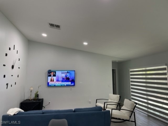 Building Photo - 6396 Royal Woods Dr