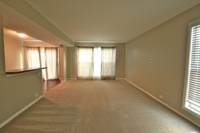 Building Photo - 1625 College Green Dr