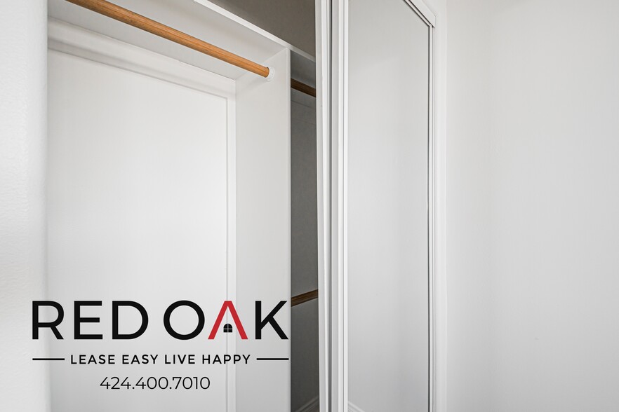 Building Photo - 326 S Westlake Ave