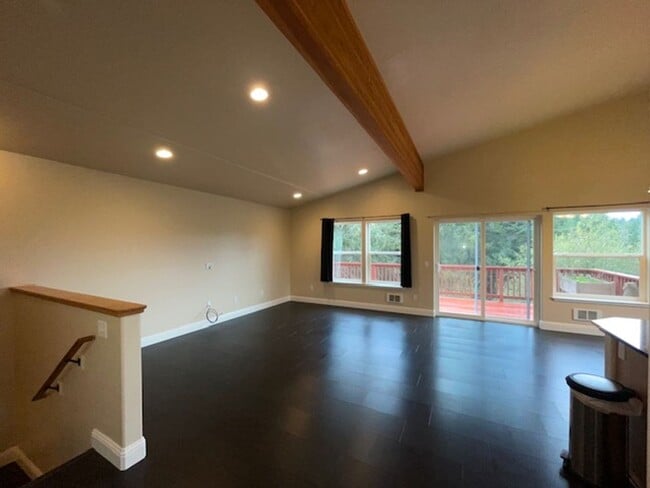 Building Photo - 2165