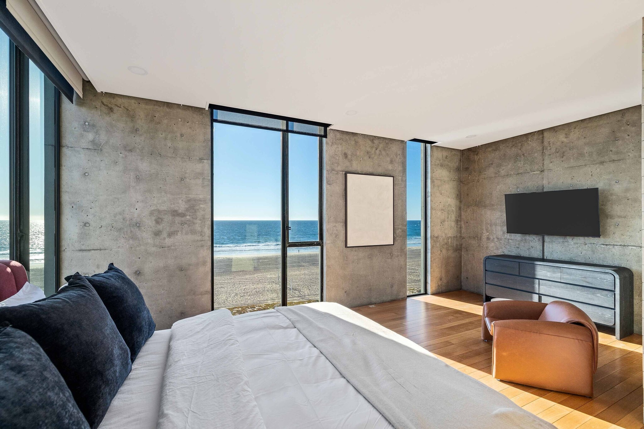 Building Photo - 1812 The Strand