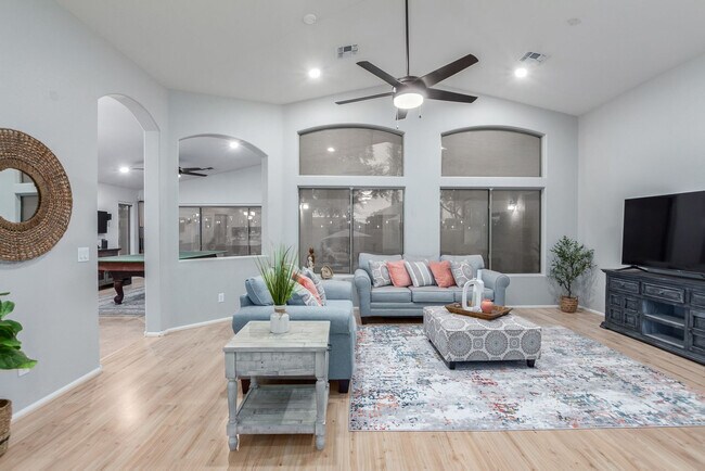 Building Photo - 214 N 165th Dr