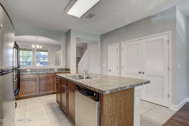 Building Photo - 4220 Plantation Oaks Blvd