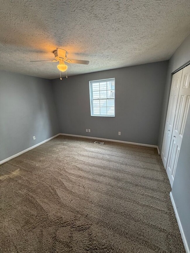 Building Photo - 207 S Willow Rd