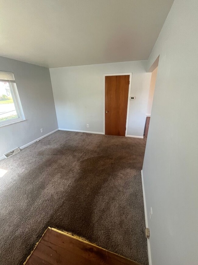 Building Photo - One Bedroom In Deer Park!