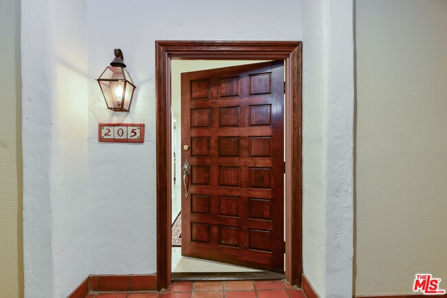 Building Photo - 11755 Montana Ave