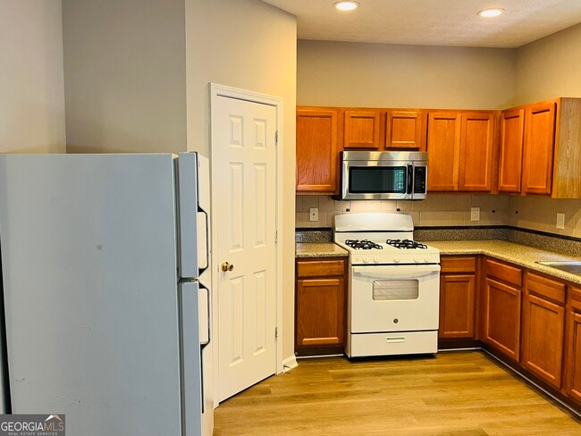 Building Photo - 4014 Carisbrook Dr