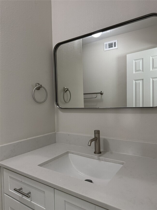 Building Photo - 1824 Thonig Rd