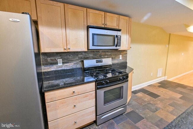 Building Photo - 21 S Chapel St