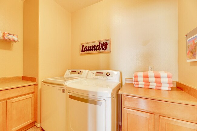 Building Photo - 9746 E Coopers Hawk Dr