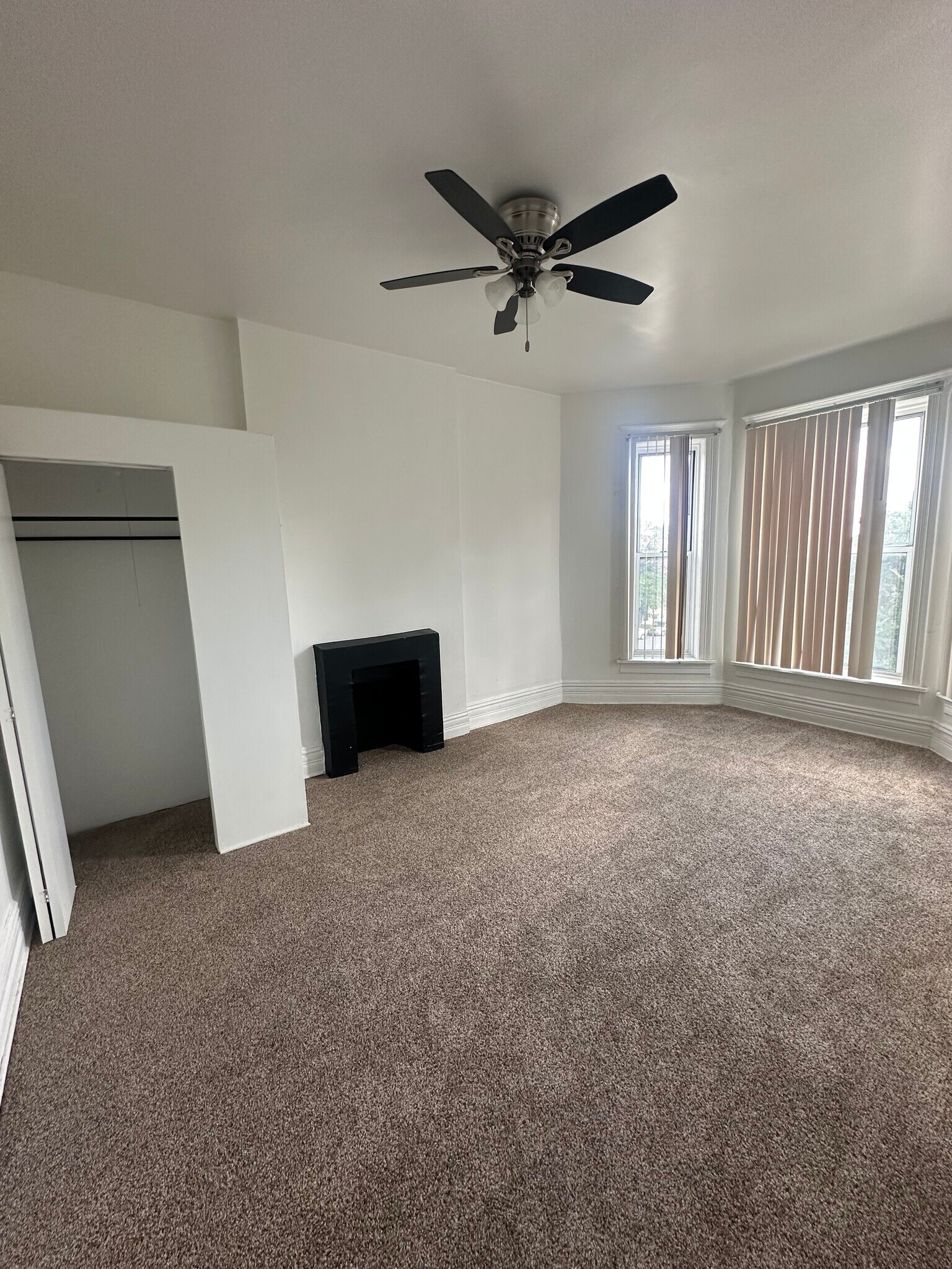 Building Photo - 6506 S Yale Ave