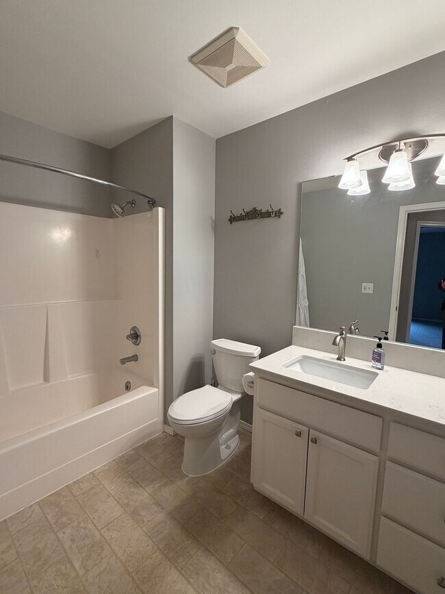 Building Photo - 2060 Hammond Ave