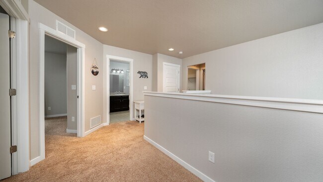 Building Photo - Furnished Rental in the Spring Creek Neighborhood