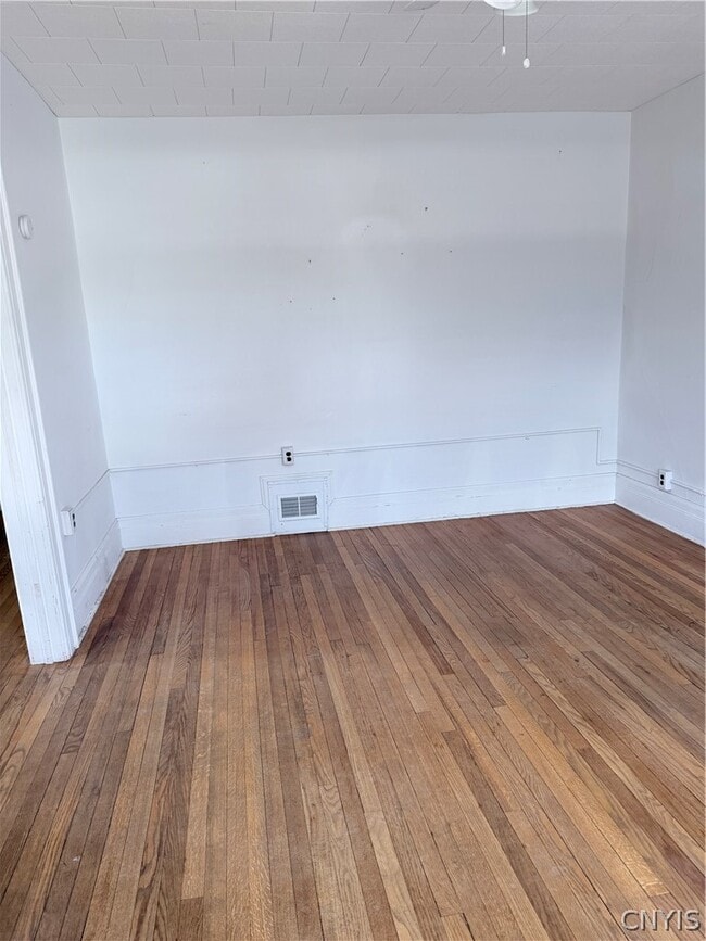 Building Photo - 2131 James St