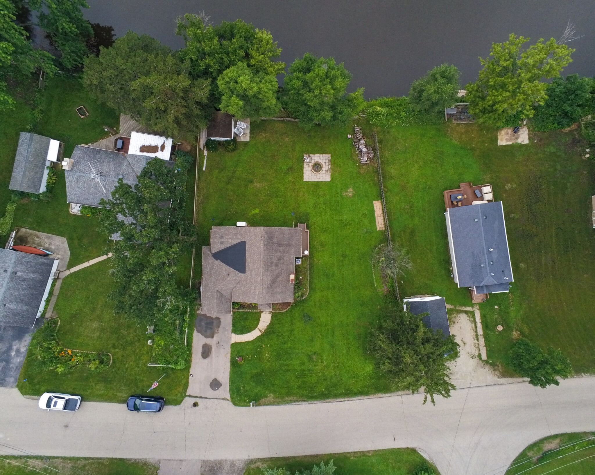 Building Photo - 7910 Shorewood Dr