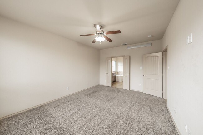 Building Photo - Excellent 3 bedroom plus office in Villages at Edgecliff