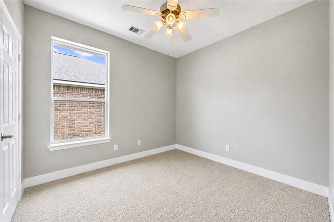 Building Photo - 22027 Field Green Dr