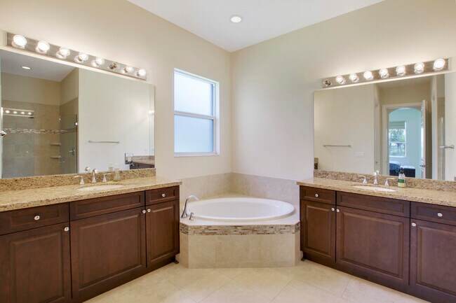 Building Photo - 17001 SW Sapri Way
