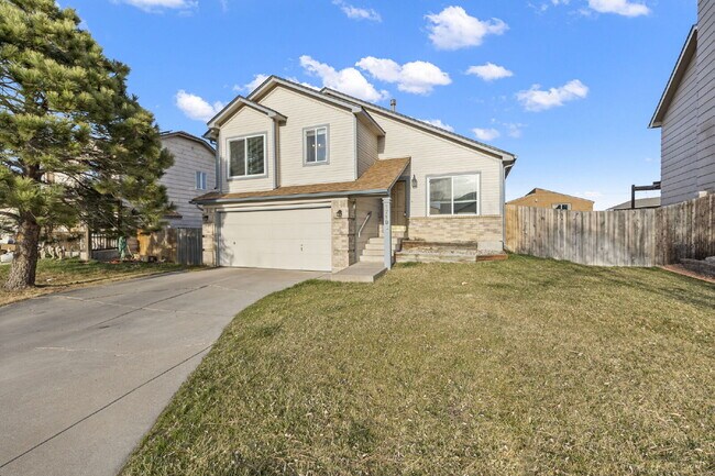 Building Photo - Convenient, Comfortable, and Close to Fort Carson and I-25! – 3BR Tri-Level in Colorado Springs!