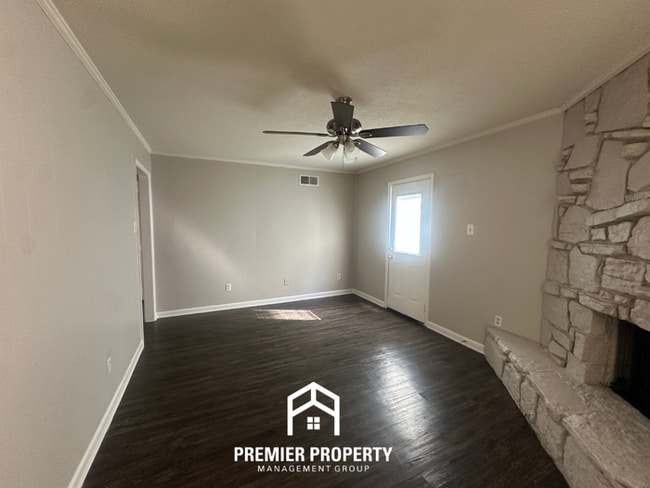 Building Photo - Charming 3BR/2BA Home in Bartlett Cove | Hardwood Floors, Fireplace & Fenced Yard