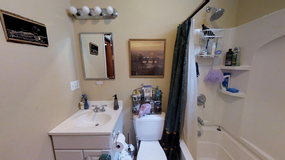 Building Photo - 224 Holland St