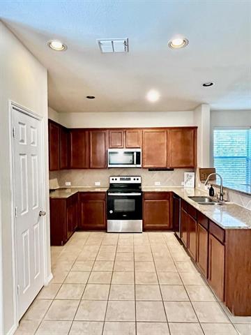 Building Photo - 9049 Sun Haven Way