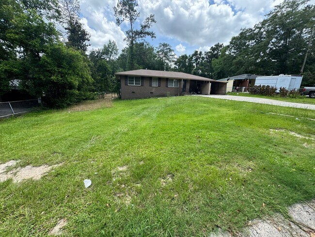 Primary Photo - 2408 Groveland Cir S