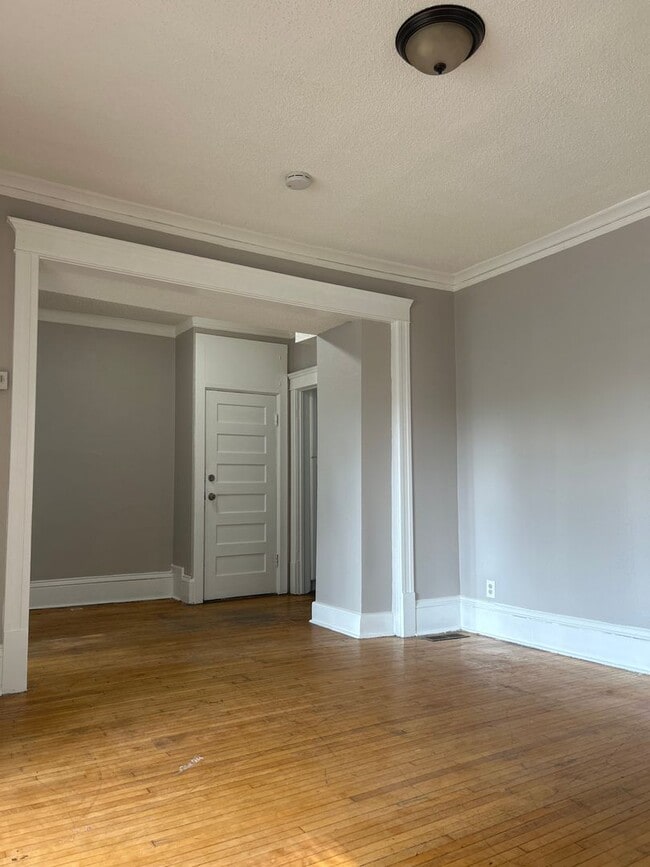 Building Photo - Beautiful 5b/2b in South Minneapolis!