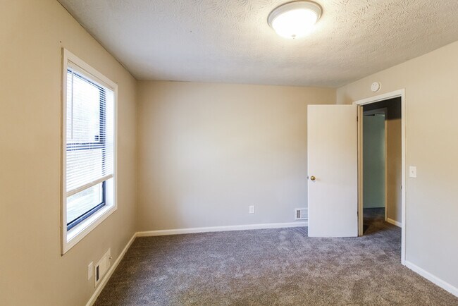 Building Photo - 5017 Dekalb Way