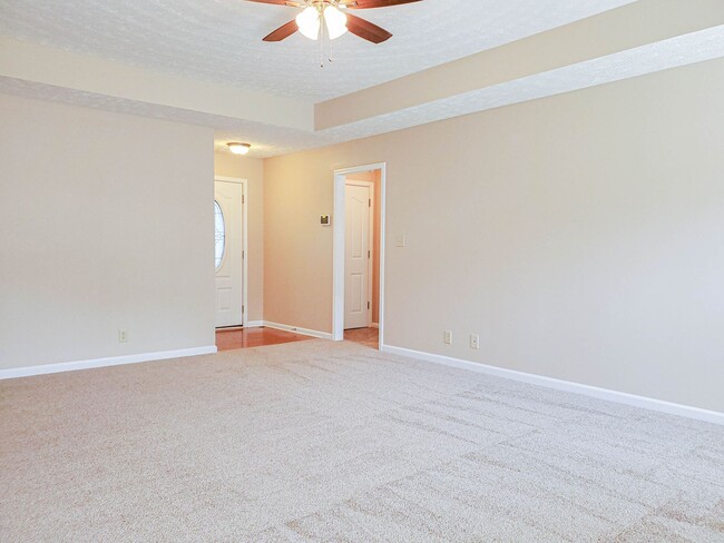 Building Photo - Pet Friendly Three Bedroom!