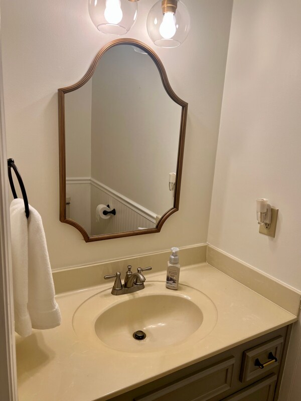 Building Photo - 10 Bolin Ct