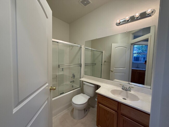 Building Photo - 4-bedroom two story in Sylvan School District!