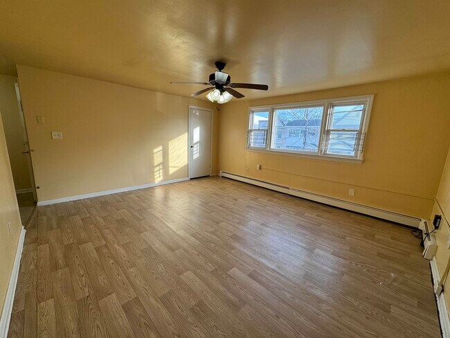 Building Photo - 90 Roosevelt Ave