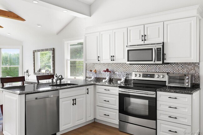 Building Photo - 31 B Club Ln