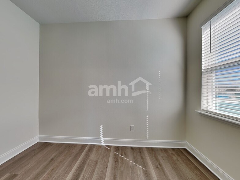 Building Photo - 16444 Pine Terrace Street