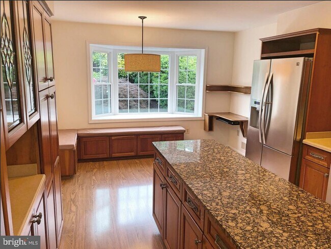 Building Photo - 7327 Yates Ct