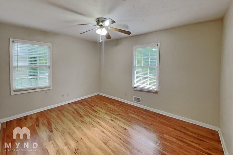 Building Photo - 2570 Rolling View Dr