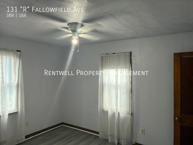 Building Photo - 131 Fallowfield Ave