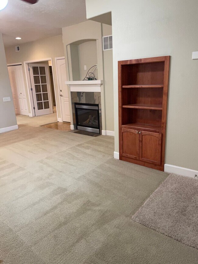 Building Photo - Beautiful/Quick I-25 Access 2 Bed 2 Bath Condo in Wellington