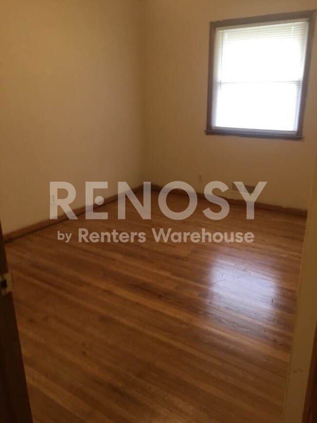 Building Photo - Wonderful 2BD / 1 BA DUPLEX  in Minneapolis Available 1/1/2024!