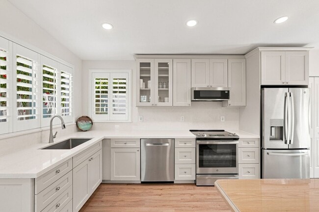 Building Photo - 110 N Kalaheo Ave