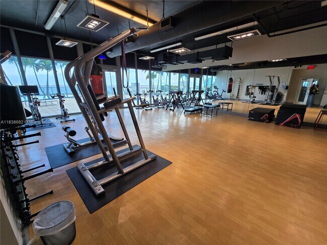 Building Photo - 601 NE 36th St