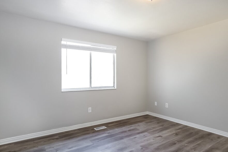 Building Photo - 7679 Sunrise Pl E