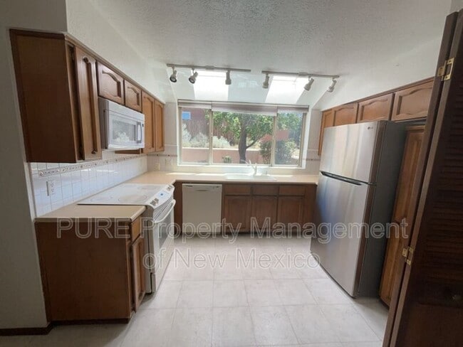 Building Photo - 727 Cedar Hill Ln NE