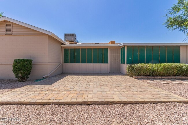 Building Photo - 1325 N 70th St