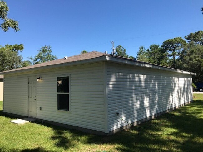 Building Photo - Cute Home Ready for Family