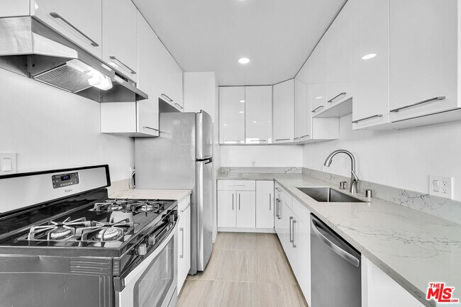 Building Photo - 926 N Spaulding Ave