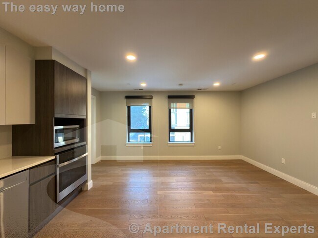 Building Photo - 9 Central St