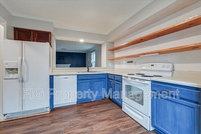 Building Photo - 479 Claircrest Dr