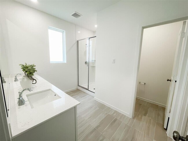 Building Photo - 6314 Laguna Terra Dr